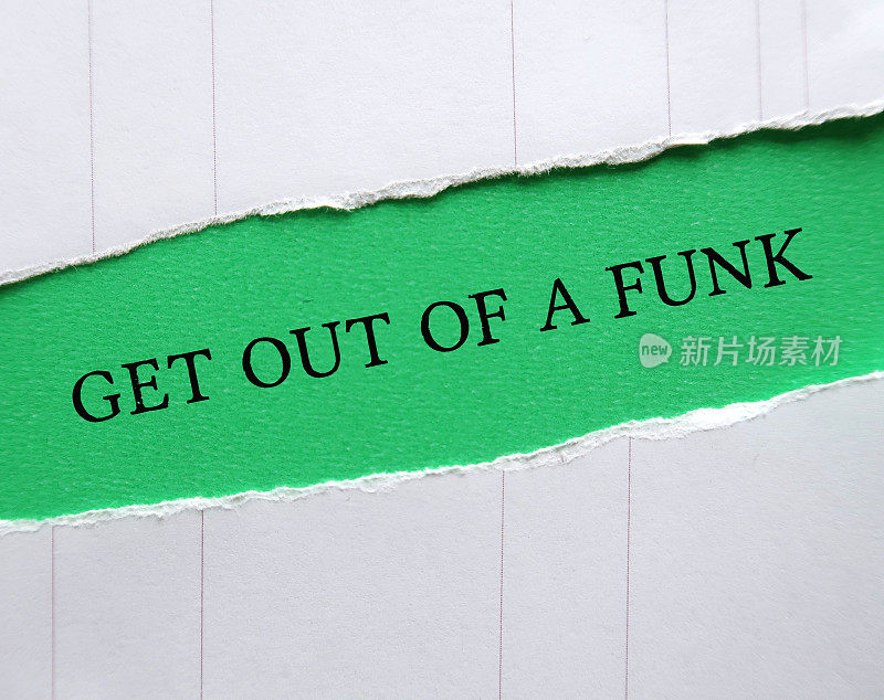 绿色撕破的纸上写着“GET OUT OF A FUNK”，提醒自己从沮丧、失控或过度情绪化的情绪中恢复过来，让一天变得富有成效
